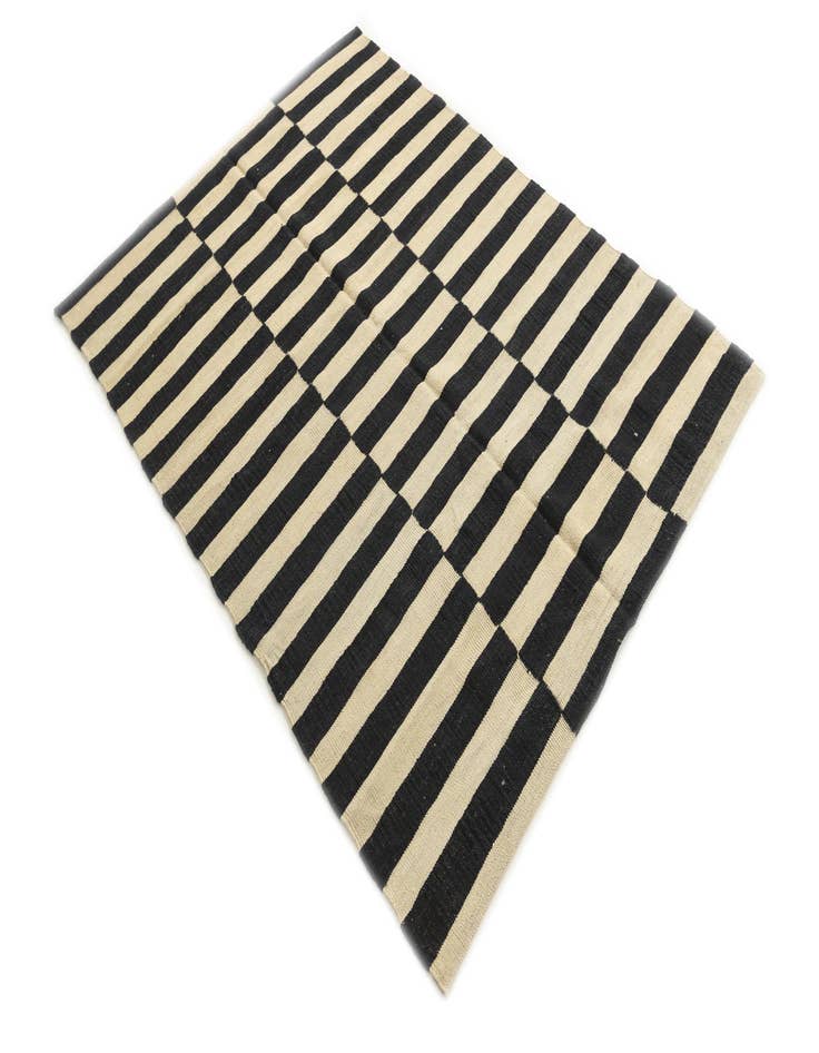 Detail image of 4' 3 x 5' 10  Hand Woven Kilim Modern Wool Rug