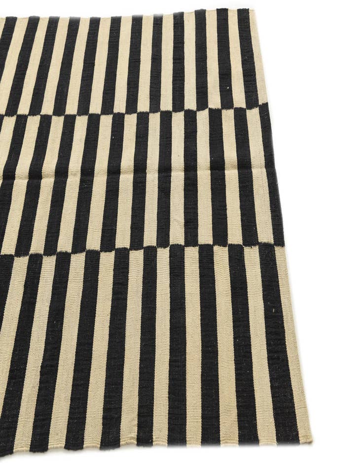 Detail image of 4' 3 x 5' 10  Hand Woven Kilim Modern Wool Rug