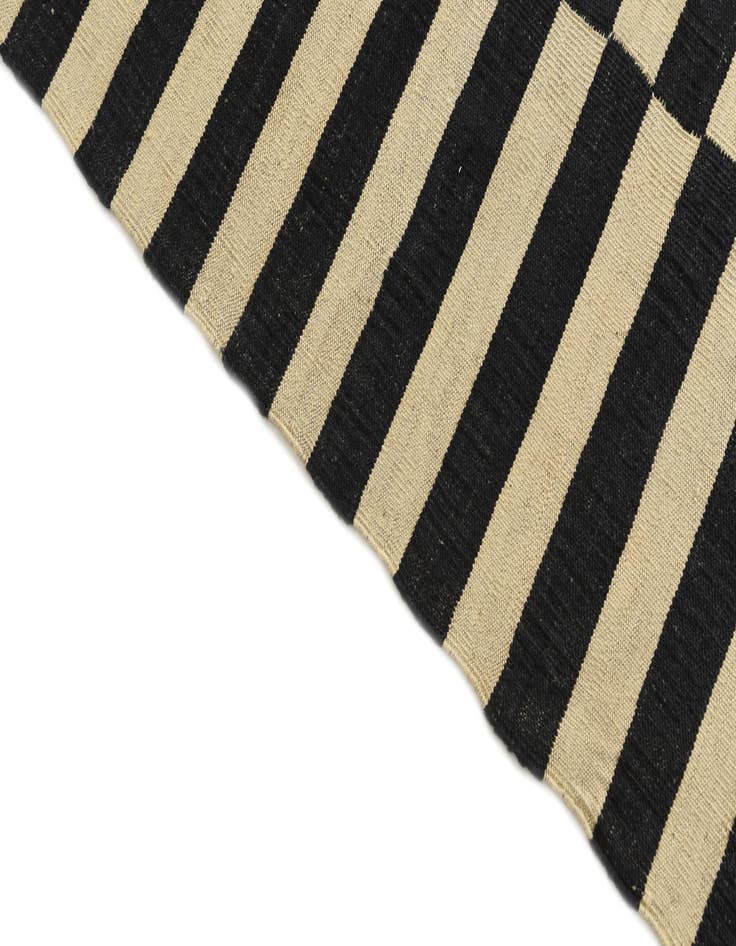 Detail image of 4' 3 x 5' 10  Hand Woven Kilim Modern Wool Rug