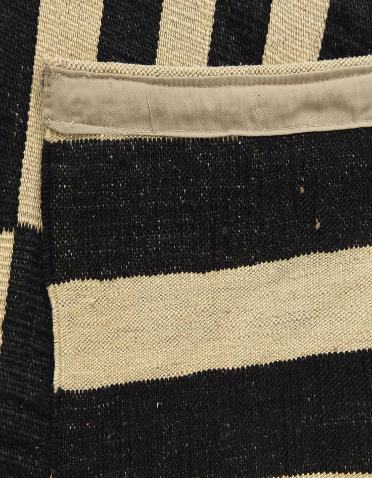 Detail image of 4' 3 x 5' 10  Hand Woven Kilim Modern Wool Rug