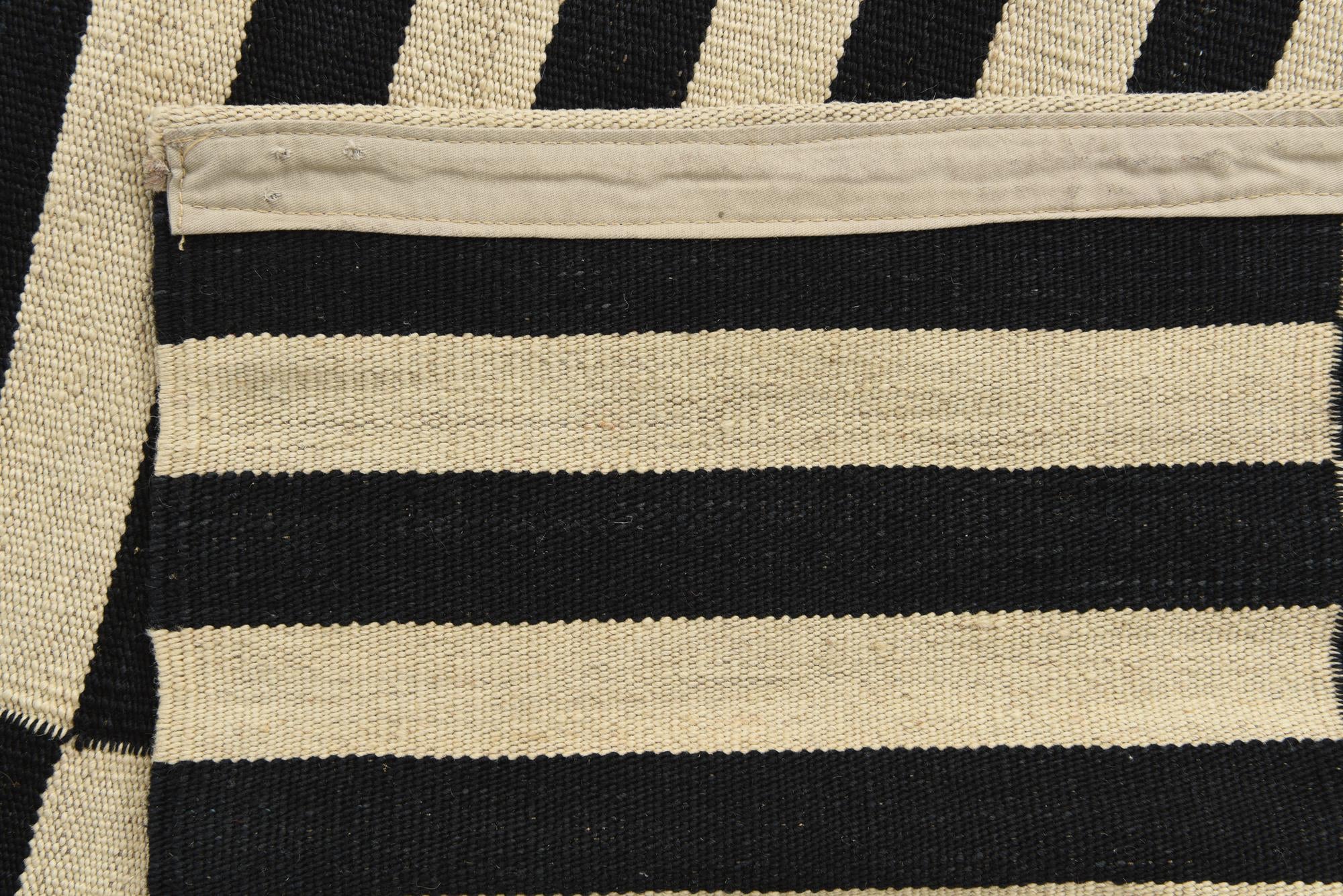 5' 1 x 6' 3 Hand Woven Kilim Modern Wool Rug