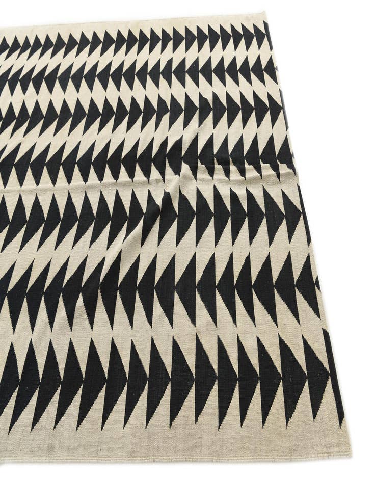 Detail image of 6' 9 x 9' 8  Hand Woven Kilim Modern Wool Rug