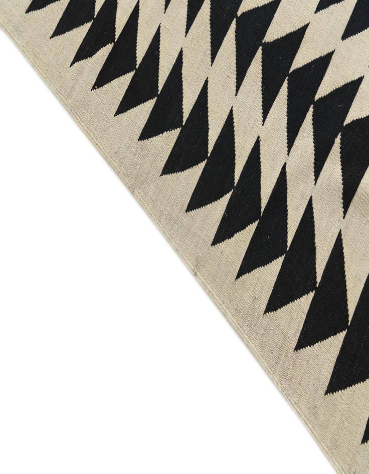 Detail image of 6' 9 x 9' 8  Hand Woven Kilim Modern Wool Rug