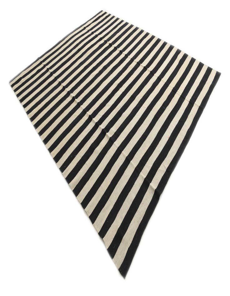 Detail image of 8' 3 x 9' 9  Hand Woven Kilim Modern Wool Rug