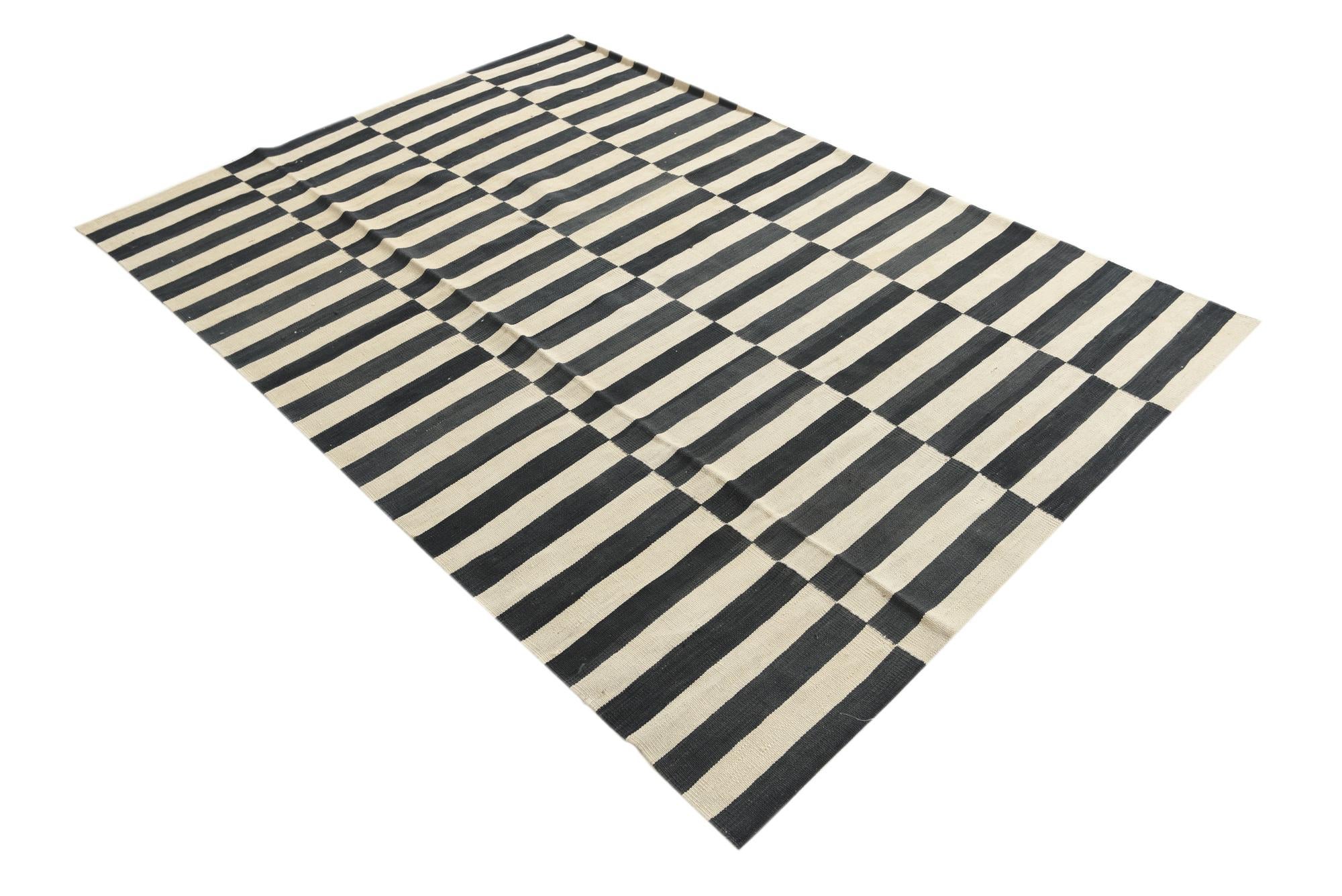 5' 4 x 7' 8 Hand Woven Kilim Modern Wool Rug