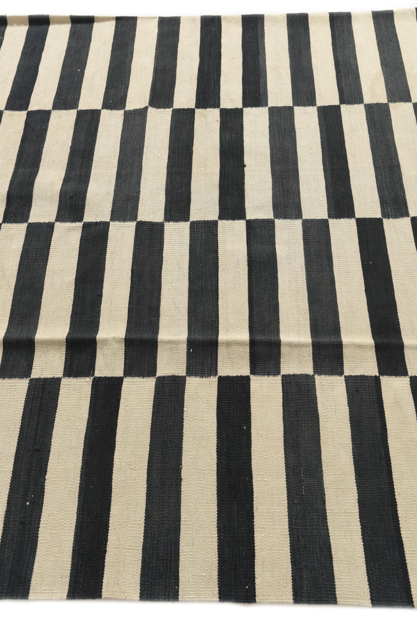 5' 4 x 7' 8 Hand Woven Kilim Modern Wool Rug