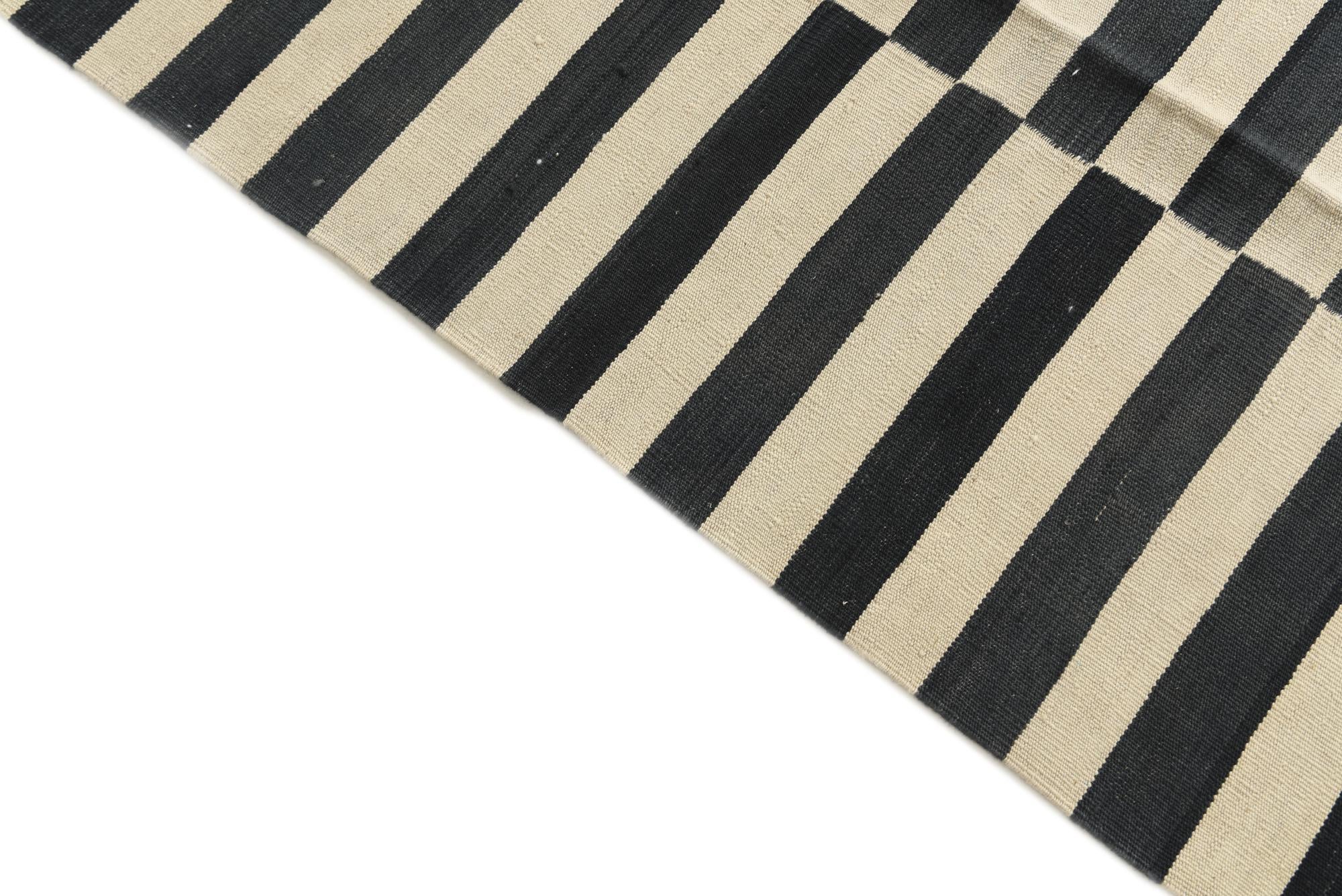 5' 4 x 7' 8 Hand Woven Kilim Modern Wool Rug