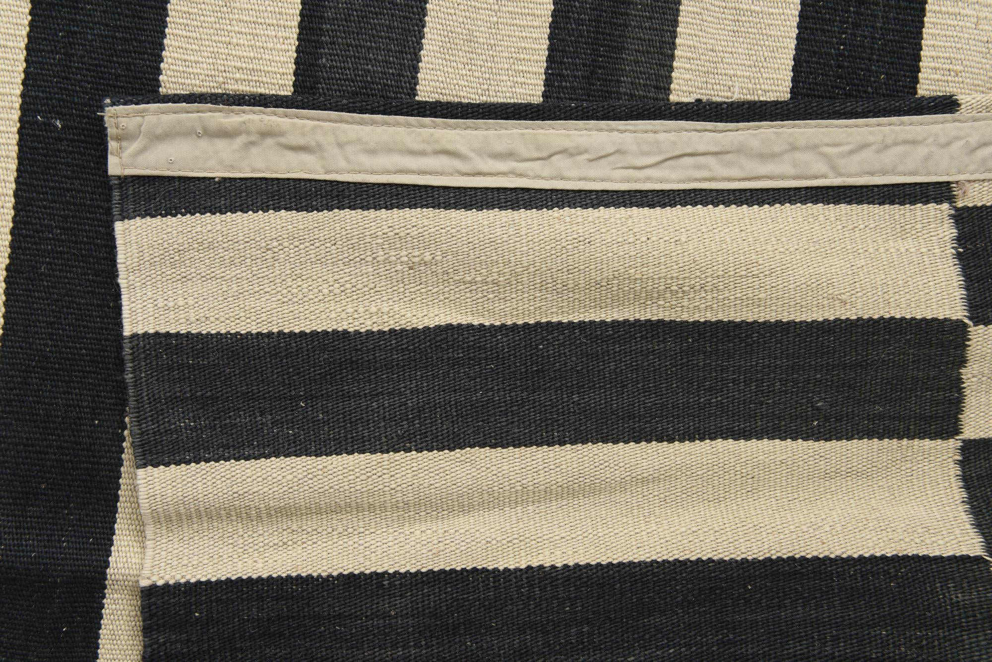 5' 4 x 7' 8 Hand Woven Kilim Modern Wool Rug