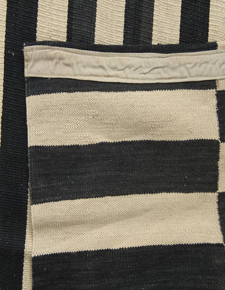 Detail image of 5' 4 x 7' 8  Hand Woven Kilim Modern Wool Rug