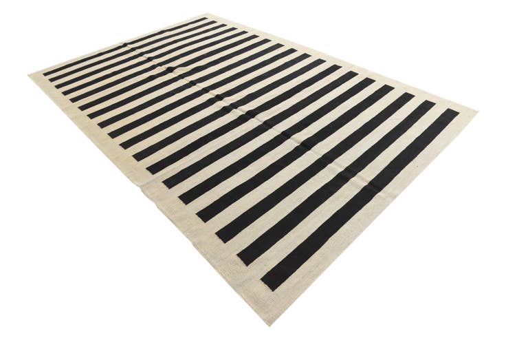 Detail image of 6' 8 x 9' 8 Hand Woven Kilim Modern Wool Rug