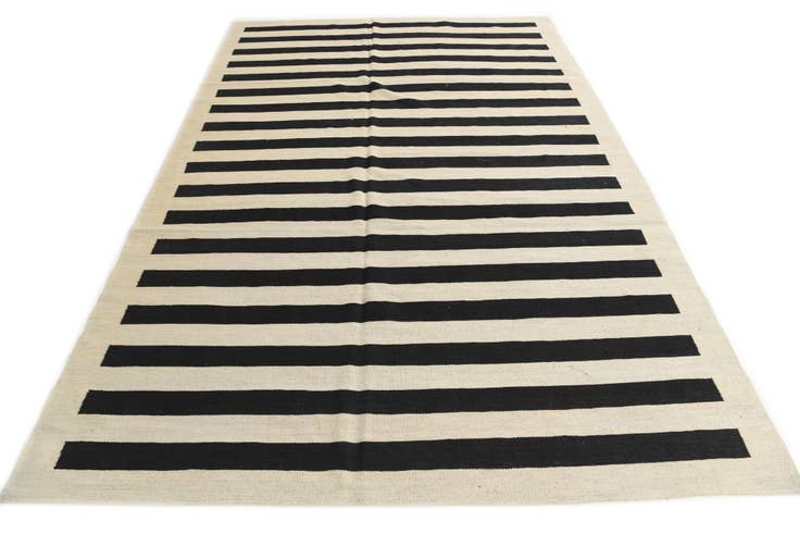 Detail image of 6' 8 x 9' 8 Hand Woven Kilim Modern Wool Rug