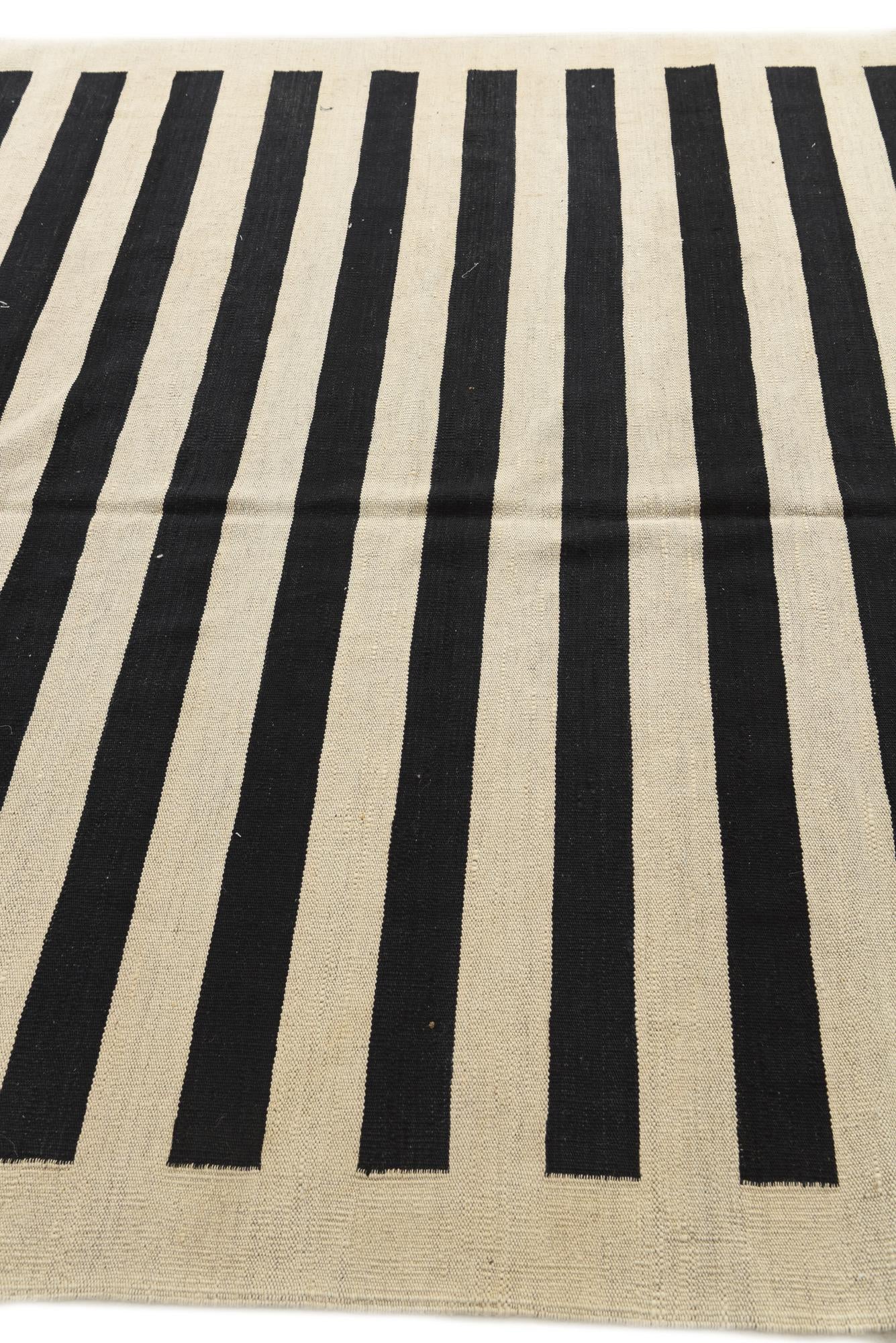 6' 8 x 9' 8 Hand Woven Kilim Modern Wool Rug