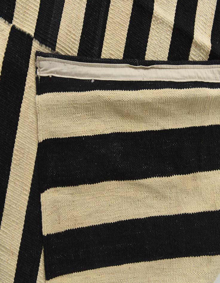 Detail image of 8' 7 x 11' 1  Hand Woven Kilim Modern Wool Rug