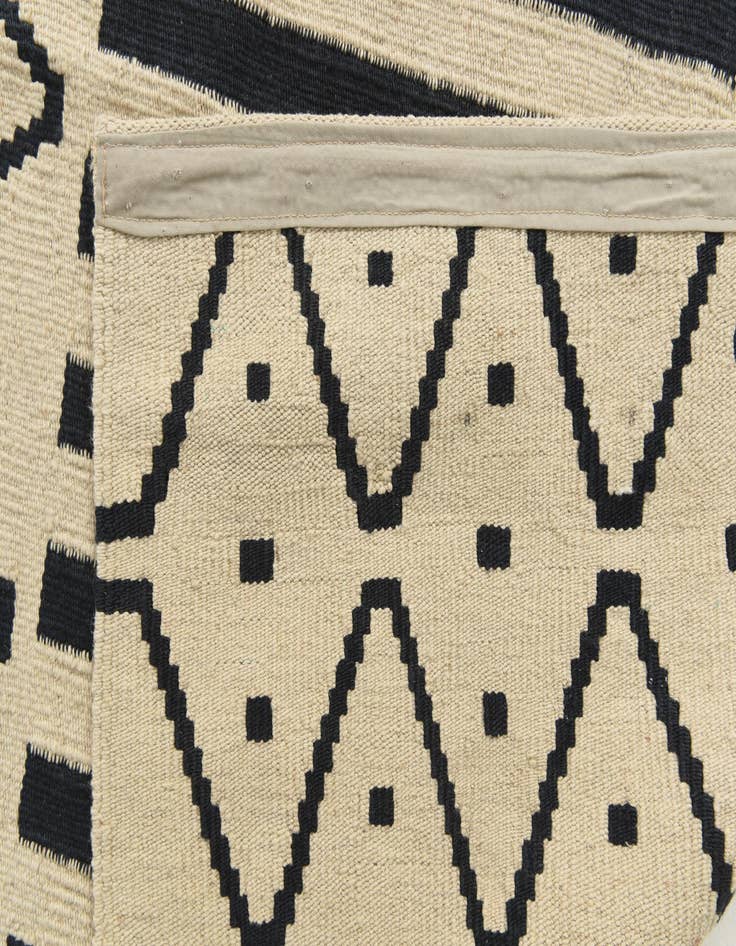 Detail image of 6' 1 x 8' 1  Hand Woven Kilim Modern Wool Rug