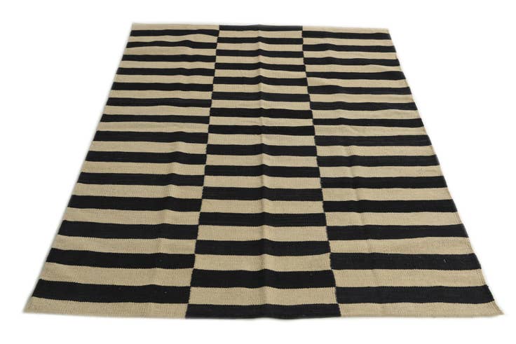 Detail image of 4' 2 x 5' 9 Hand Woven Kilim Modern Wool Rug
