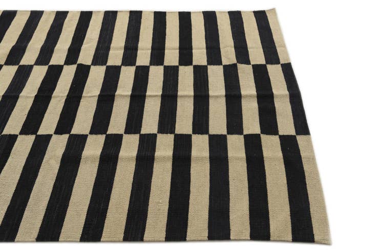 Detail image of 4' 2 x 5' 9 Hand Woven Kilim Modern Wool Rug