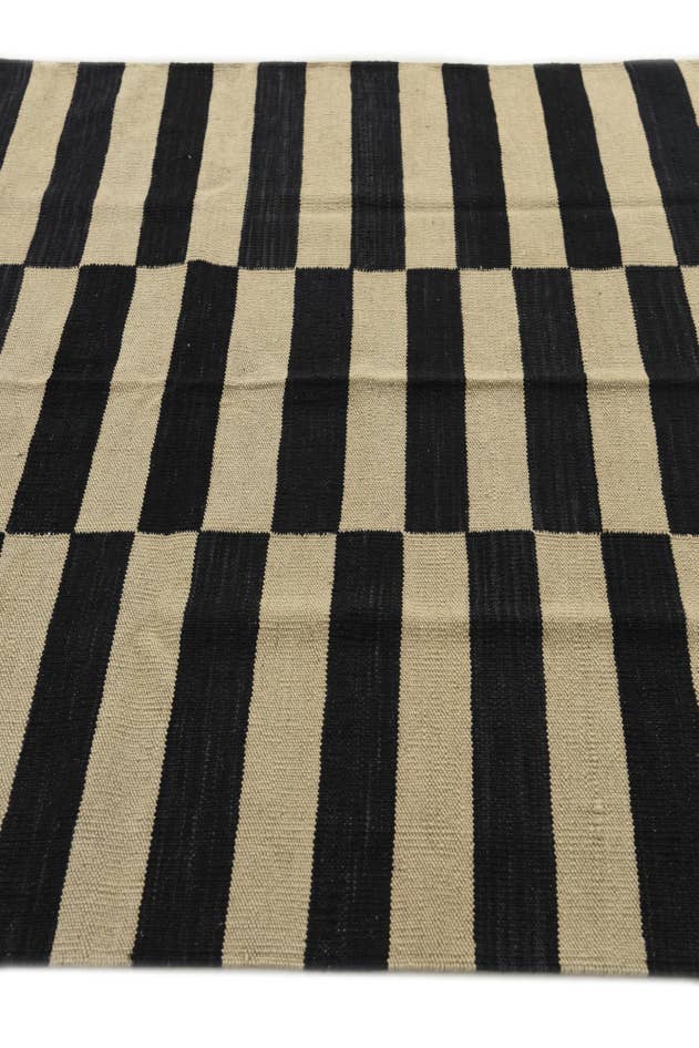 Detail image of 4' 2 x 5' 9 Hand Woven Kilim Modern Wool Rug