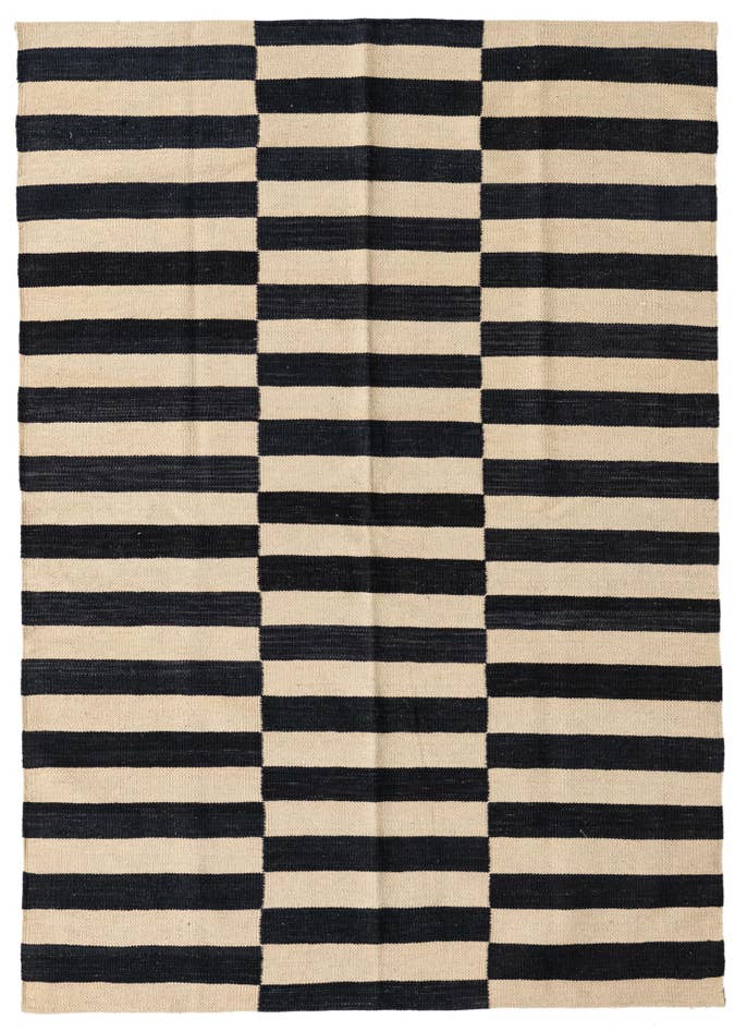 Detail image of 4' 2 x 5' 9 Hand Woven Kilim Modern Wool Rug