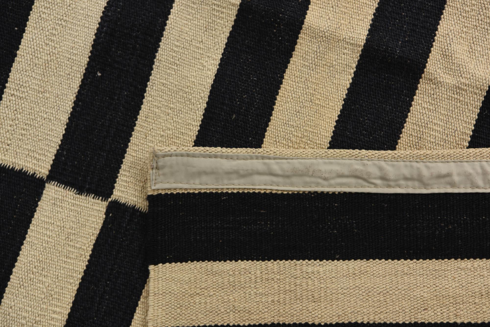 4' 3 x 5' 11 Hand Woven Kilim Modern Wool Rug