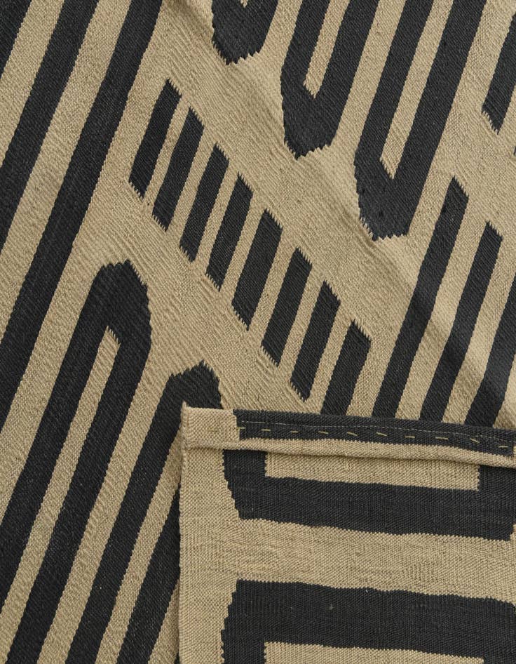 Detail image of 6' x 7' 5  Hand Woven Kilim Modern Wool Rug