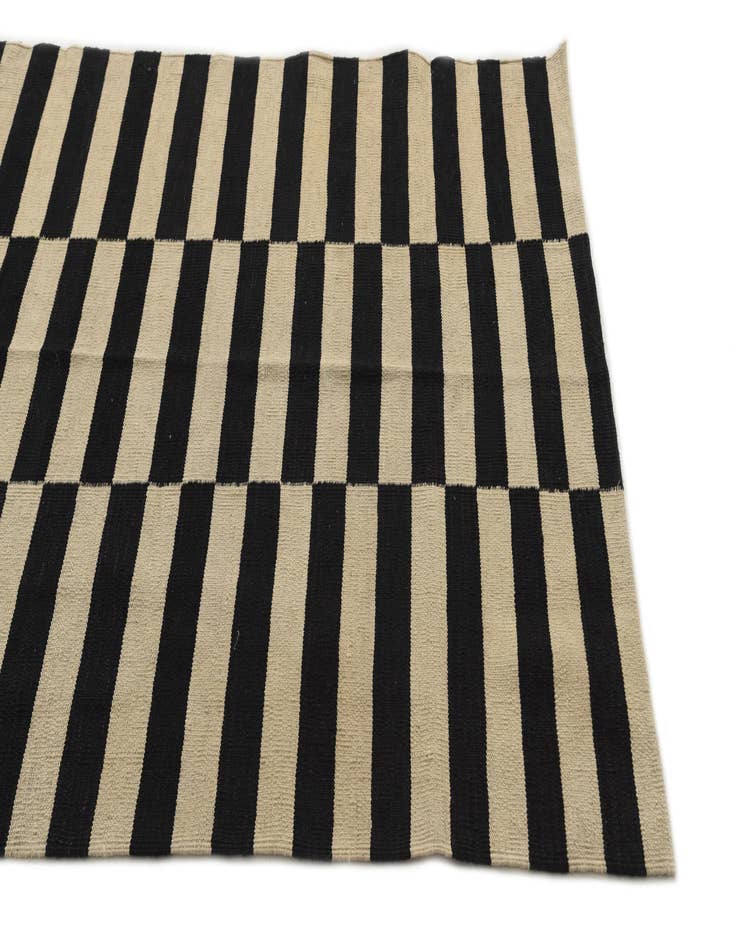 Detail image of 4' 3 x 6'  Hand Woven Kilim Modern Wool Rug