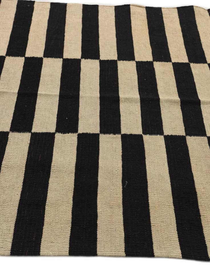 Detail image of 4' 3 x 6'  Hand Woven Kilim Modern Wool Rug