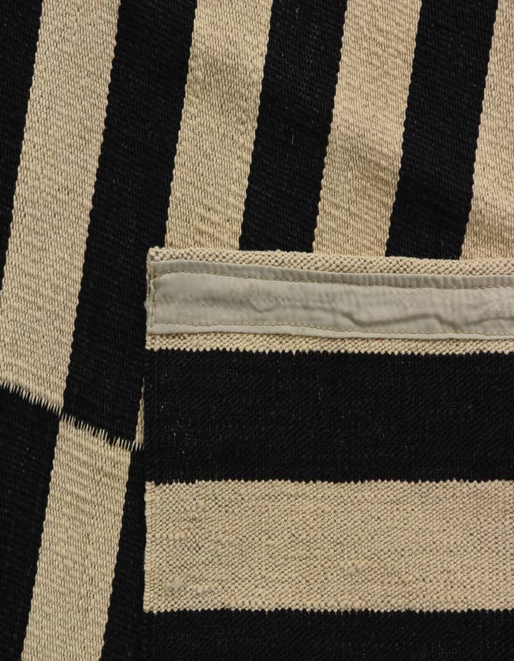 Detail image of 4' 3 x 6'  Hand Woven Kilim Modern Wool Rug