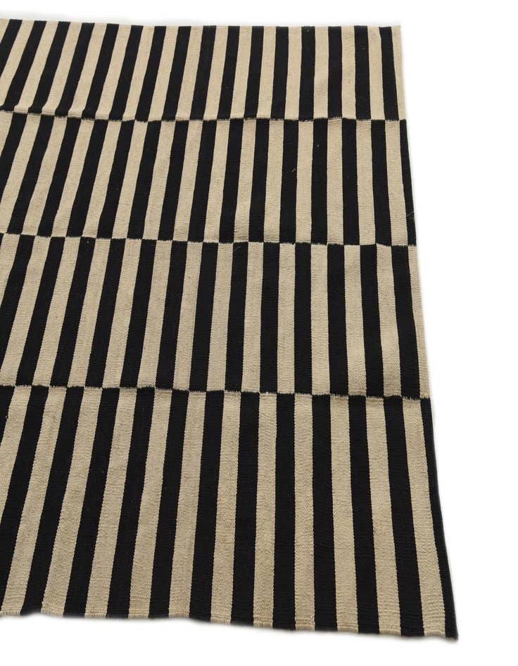 Detail image of 5' 1 x 6' 4  Hand Woven Kilim Modern Wool Rug