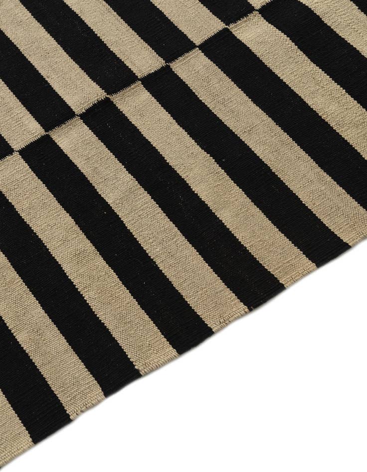 Detail image of 5' 1 x 6' 4  Hand Woven Kilim Modern Wool Rug