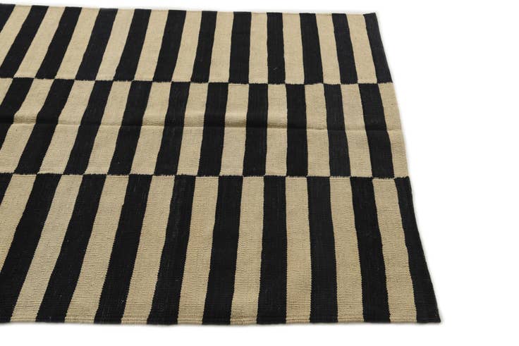Detail image of 4' 3 x 6' Hand Woven Kilim Modern Wool Rug