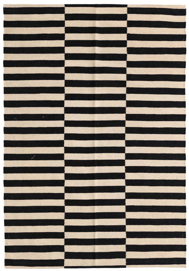 Detail image of 4' 1 x 5' 10 Hand Woven Kilim Modern Wool Rug