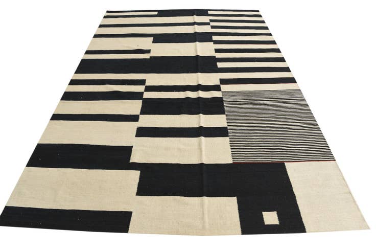 Detail image of 6' 6 x 9' 6 Hand Woven Kilim Modern Wool Rug