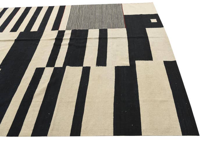 Detail image of 6' 6 x 9' 6 Hand Woven Kilim Modern Wool Rug