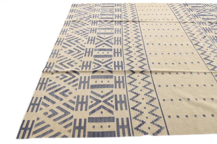 Detail image of 8' 6 x 9' 6 Hand Woven Kilim Modern Wool Rug