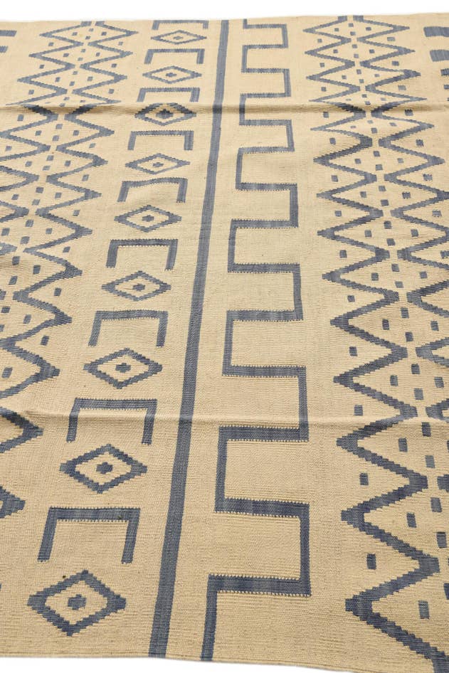 Detail image of 7' 1 x 9' 9 Hand Woven Kilim Modern Wool Rug