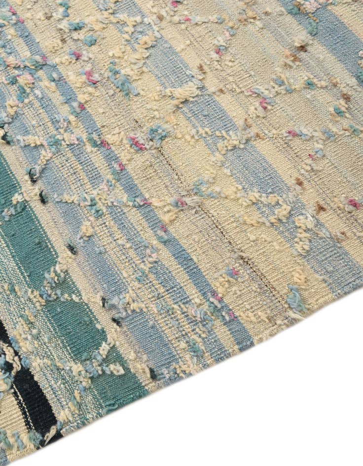 Detail image of 6' 6 x 10'  Hand Woven Kilim Modern Wool Rug