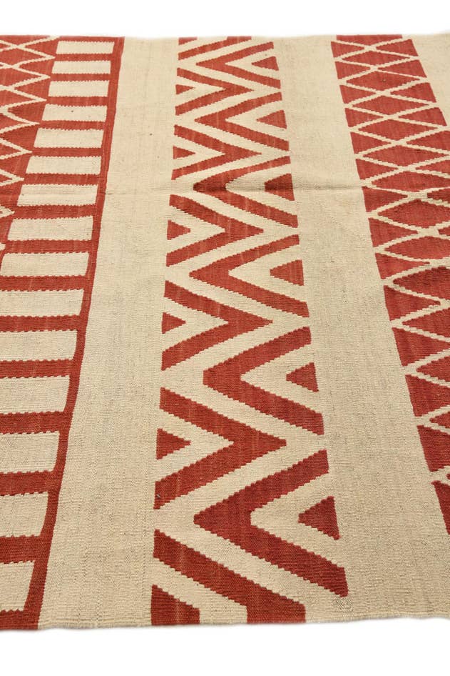 Detail image of 5' 6 x 9' 7 Hand Woven Kilim Modern Wool Rug