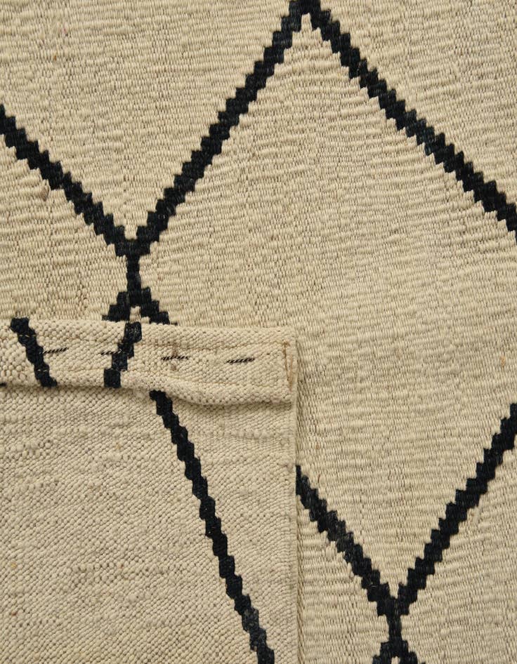 Detail image of 6' 2 x 7' 4  Hand Woven Kilim Modern Wool Rug