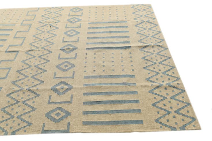 Detail image of 5' 9 x 7' 8 Hand Woven Kilim Modern Wool Rug
