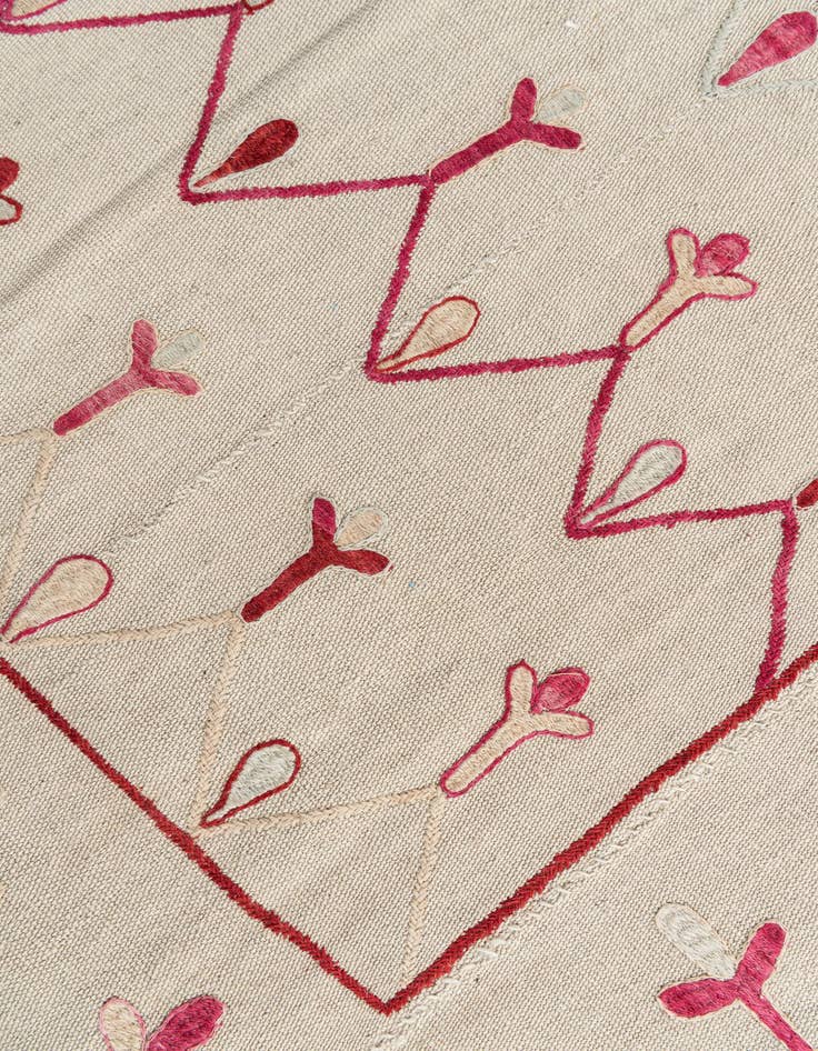 Detail image of 6' x 7' 6  Hand Woven Kilim Suzani Wool Rug