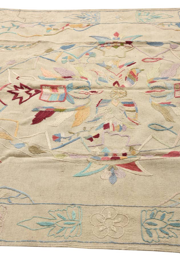 Detail image of 5' 7 x 7' 9 Hand Woven Kilim Suzani Wool Rug