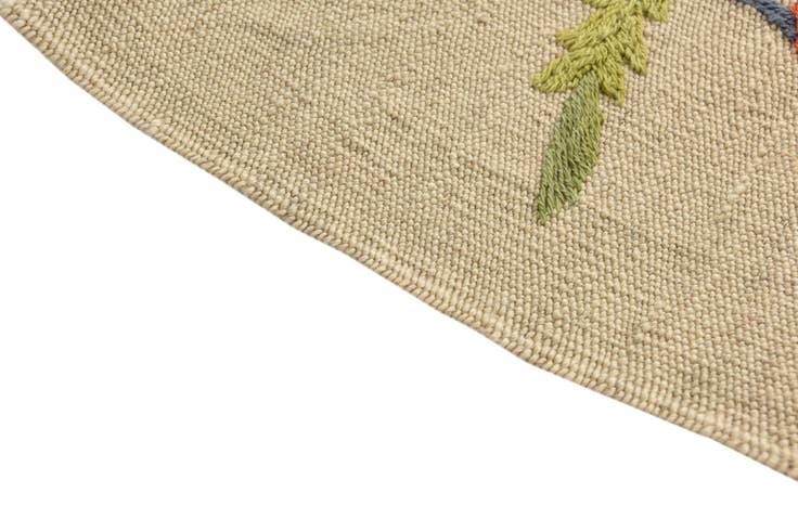 Detail image of 6' 5 x 9' Hand Woven Kilim Suzani Wool Rug