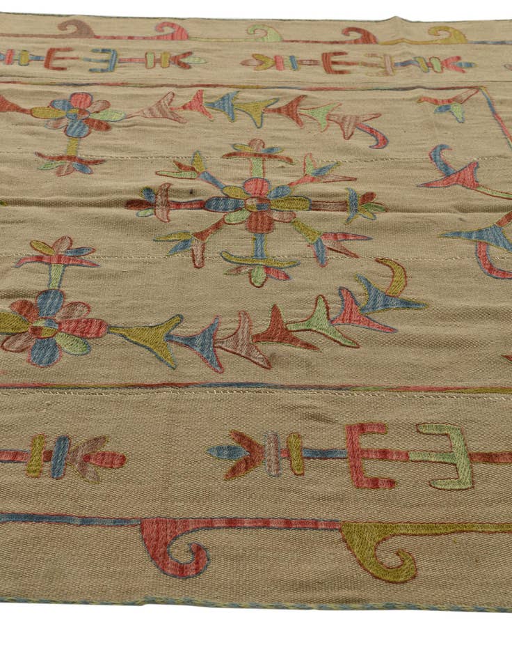 Detail image of 5' 6 x 7' 6  Hand Woven Kilim Suzani Wool Rug