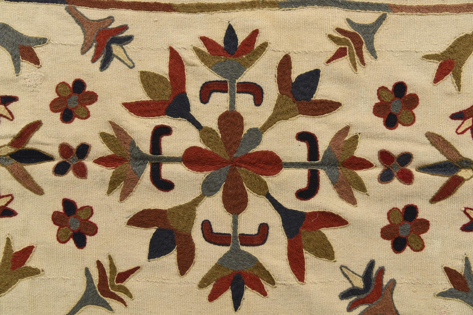 4' 4 x 5' 5 Hand Woven Kilim Suzani Wool Rug