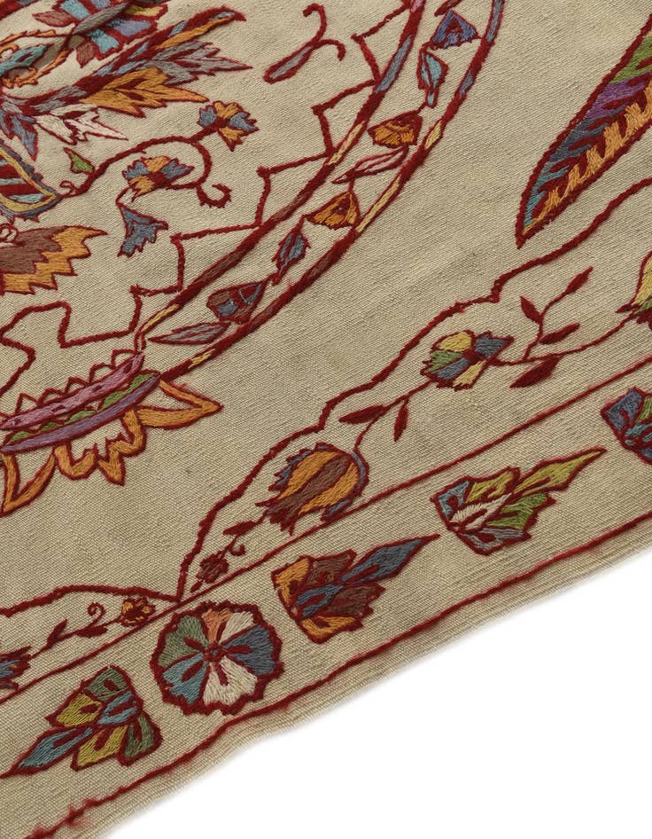 Detail image of 5' 5 x 7' 4 Hand Woven Kilim Suzani Wool Rug