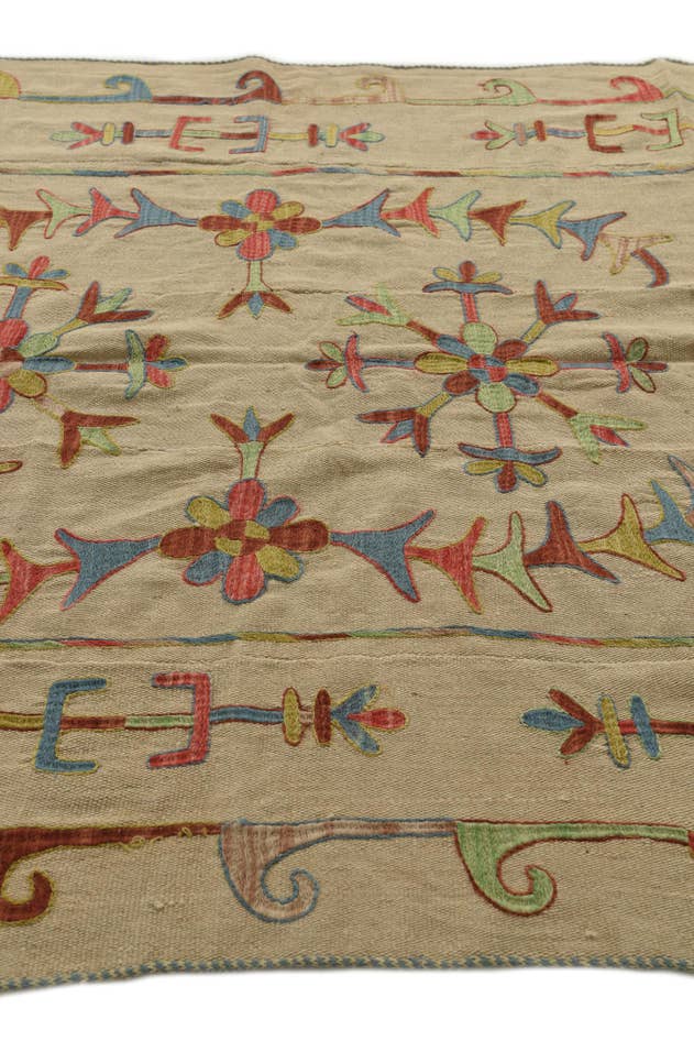 Detail image of 5' 5 x 7' 10 Hand Woven Kilim Suzani Wool Rug
