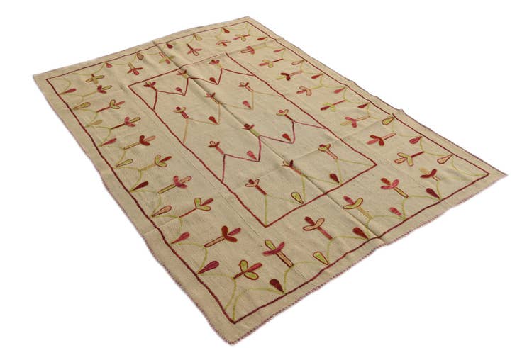 Detail image of 4' 9 x 6' 6 Hand Woven Kilim Suzani Wool Rug