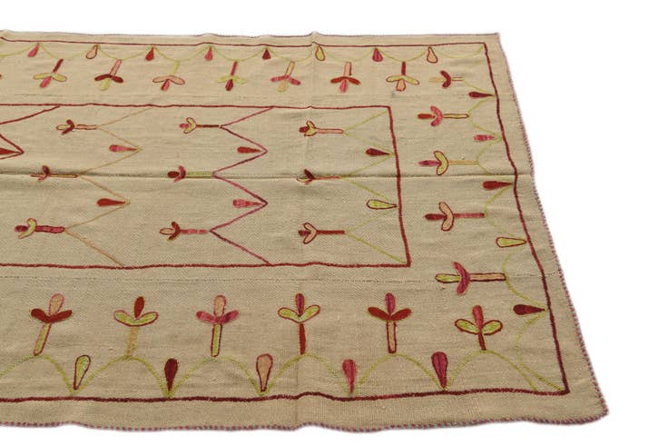 Detail image of 4' 9 x 6' 6 Hand Woven Kilim Suzani Wool Rug