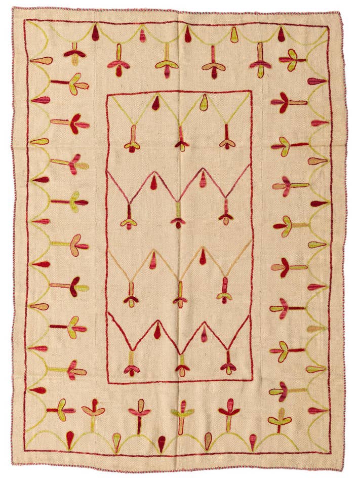 Detail image of 4' 9 x 6' 6 Hand Woven Kilim Suzani Wool Rug