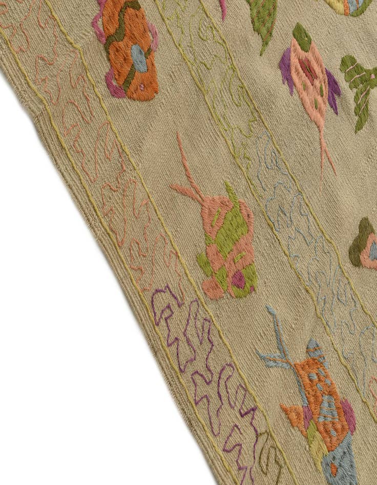 Detail image of 5' 6 x 7' 6  Hand Woven Kilim Suzani Wool Rug